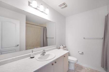 For Lease - 376 Wheat Boom Drive, Oakville, Ontario - Photo 5