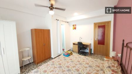 valencia, Valencian Community 46022 - Photo 2
