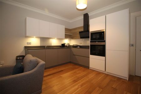 Flat 2, 10 Bernard Street - Photo 2