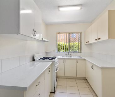 2/161 Muir Street, Labrador QLD 4215 - Apartment For Rent | Domain - Photo 2