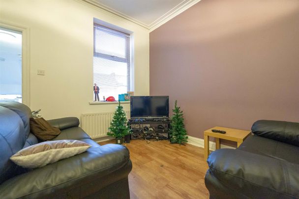 3 bed flat to rent in Second Avenue, Heaton, NE6 - Photo 1