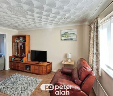 The Oaks, Quakers Yard, TREHARRIS - Photo 2