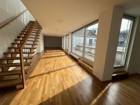 PALAIS HARDEGG: Großzügige 3-Zimmer-Dachgeschoßwohnung mit zwei Terrassen direkt an der Freyung - zu mieten in 1010 Wien - Photo 1