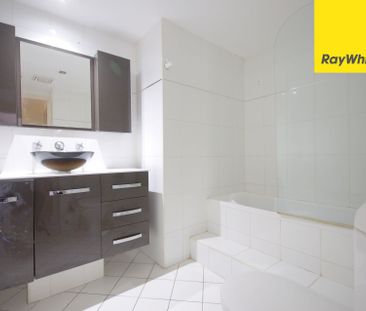 SPACIOUS TWO BEDROOM APARTMENT IN ULTRA CONVENIENT LOCATION - Photo 6