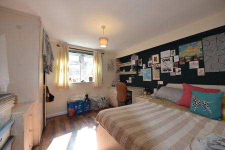 5 bedroom Flat in Brudenell Road, Leeds - Photo 4