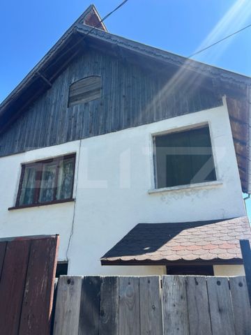 Teren ingradit si casa la rosu - Fotografie 2