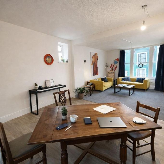 5 bedroom flat to rent - Photo 1