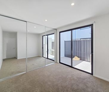 Stylish & Low-Maintenance Townhouse - Photo 4