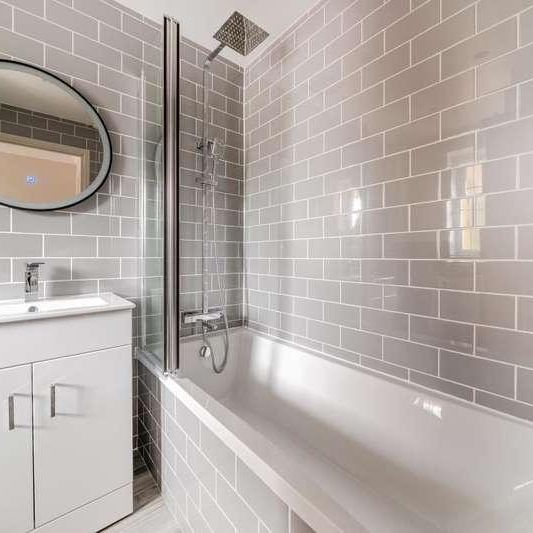 Guildford Road, Lightwater, GU18 - Photo 1