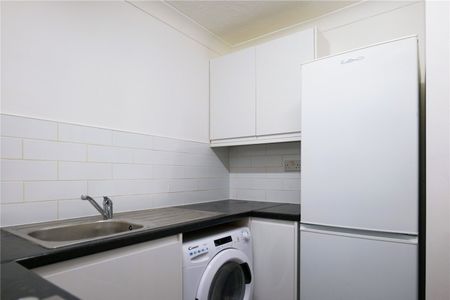 Grange Avenue, Reading, Berkshire, RG6 - Photo 2