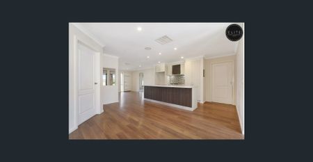 EAST ALBURY LIVING - Photo 5