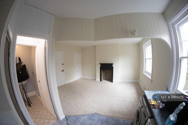 Studio to rent - Photo 1