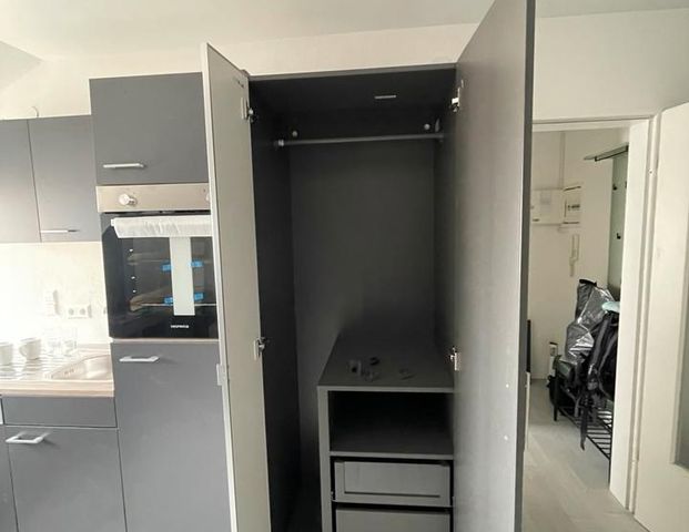 Top Möblierte Einzimmerwohnung mit Badewanne - Photo 1