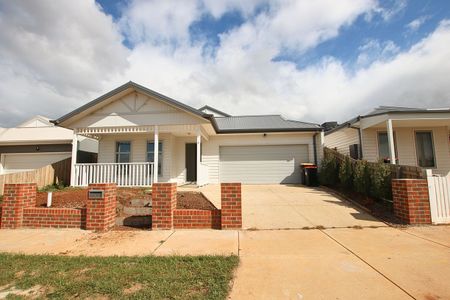 3 Joel Way, Eynesbury, VIC 3338 - Photo 2