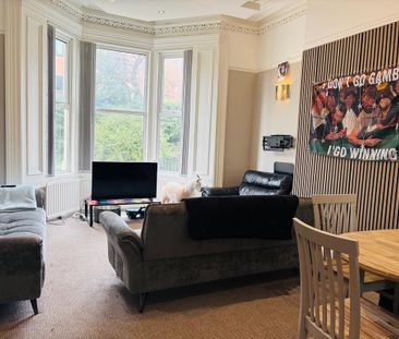 8 bedroom house of multiple occupation to rent - Photo 1