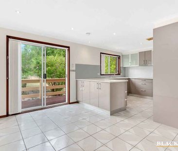 Spacious living with Solar - Photo 1