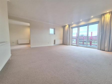3 bedroom flat to rent - Photo 2