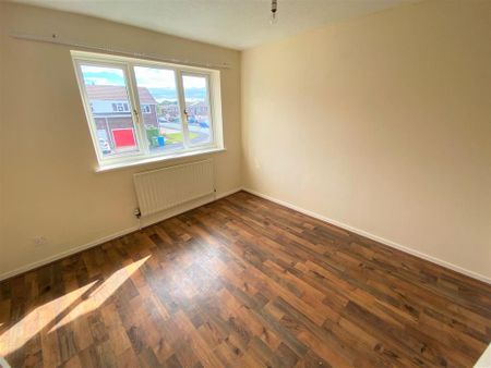 3 bedroom end of terrace house to rent - Photo 2