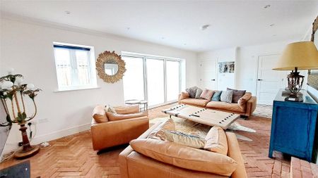 3 bedroom detached house to rent - Photo 2