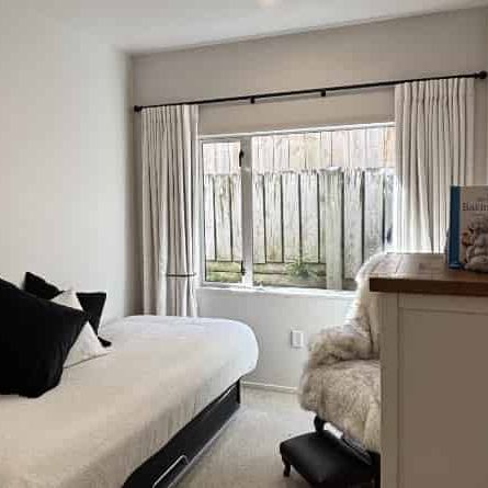 Stunning Fully Furnished Lakefront Apartment - Photo 1