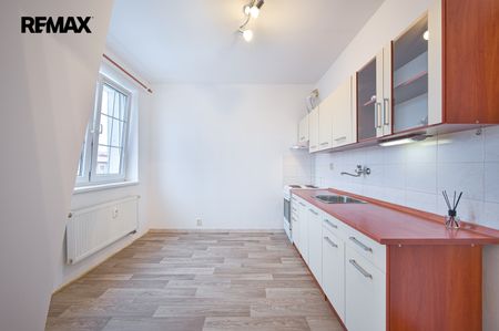 Pronájem bytu 1+1 v družstevním vlastnictví 45 m², Aš - Photo 2