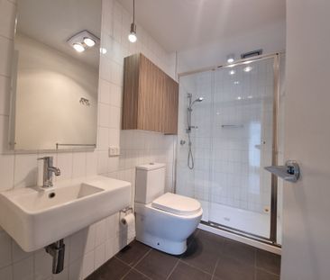 One Bedroom Apartment in Ideal Location - Photo 2