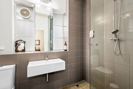 22/17 Queens Road MELBOURNE - Photo 2