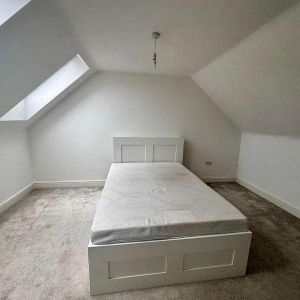 Severn Crescent, Slough, Slough, SL3 - Photo 2