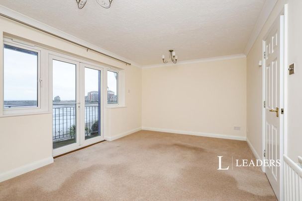 4 bedroom terraced house to rent - Photo 1