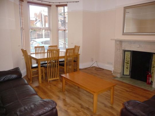 6 bedroom semi-detached house to rent - Photo 1