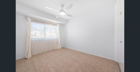 THREE BEDROOM HOME IN CENTRAL POSITION - Photo 4