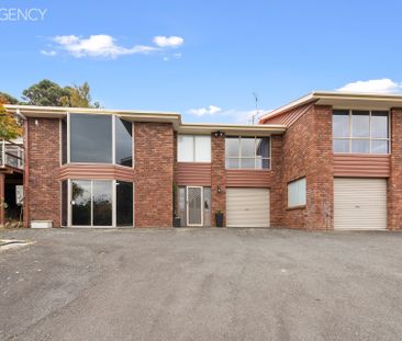 Family Home with Water Views - Photo 5