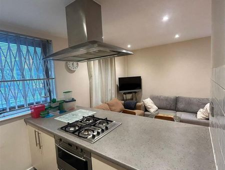 1 bedroom in a house share to rent - Photo 3