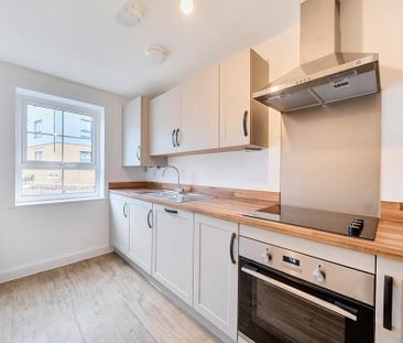 3 bedroom semi-detached house to rent - Photo 3