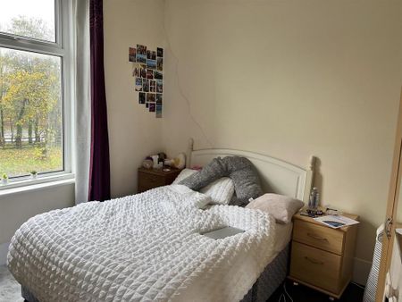 4 bedroom flat to rent - Photo 5