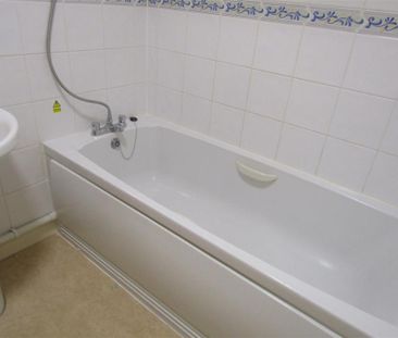 2 bedroom semi-detached bungalow to rent - Photo 4