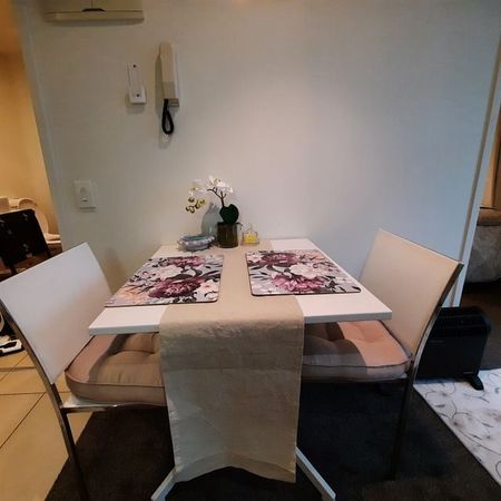 Perfect Beach Rd city apartment plus parkingg - Photo 4