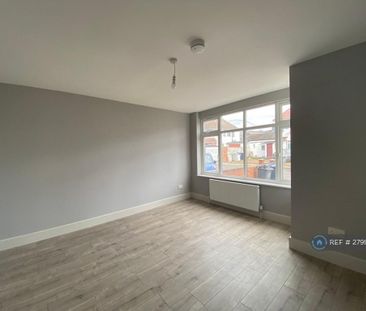 4 bedroom semi-detached house to rent - Photo 4