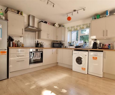 Room 4, 68 Garden Walk, Cambridge - Photo 1