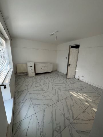 Room in a Shared Flat, Beaconsfield Close, SE3 - Photo 2