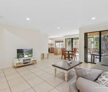 Three-bedroom townhouse for rent - Photo 1