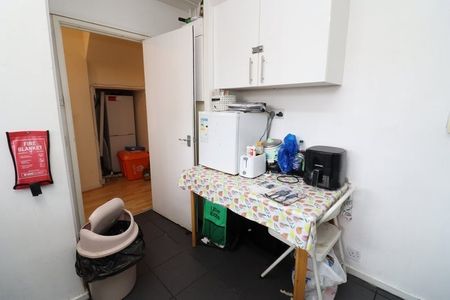 Room in a Shared Flat, Wedgewood House, E2 - Photo 4