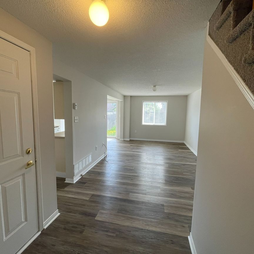 For Lease - 15 Coronation Parkway, Barrie, Ontario - Photo 1