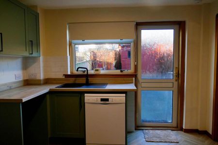 2 bedroom terraced house to rent - Photo 5