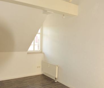 Geniale Dachgeschoss-Wohnung, zentrumsnah, mit Einbauküche und Balkon! - Photo 5