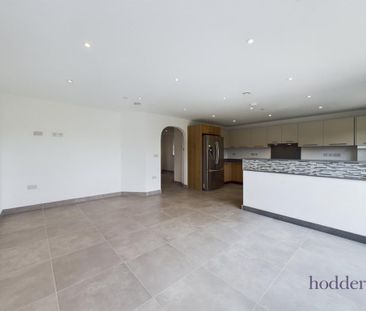 4 bedroom detached house to rent - Photo 6