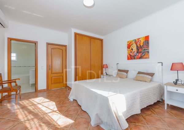 Moradia T3 com piscina em Algoz, Algarve