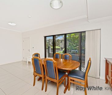 Ultra Modern Four Bedroom Townhouse - Photo 6