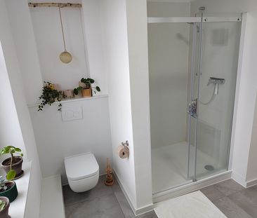 Charmante 3 Zimmer-Dachgeschosswohnung mit Gartenanteil in stadtnah... - Photo 4