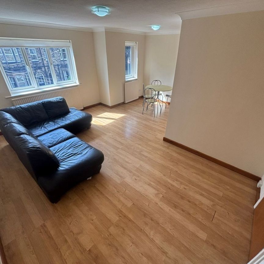 2 bed Flat - To Let - Photo 1